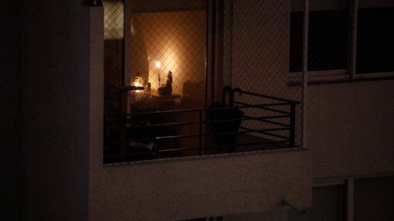 Cortes de luz por sistema frontal: ¿Cómo hacer un reclamo en ChileAtiende si fui afectado?