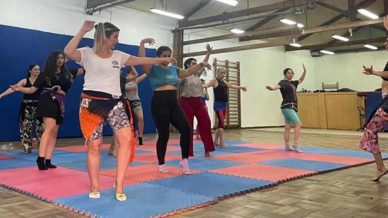 Escuelas Abiertas: Revisa cómo postular a los talleres gratuitos del municipio de Santiago