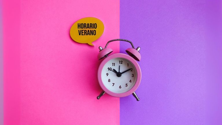 Guía para el cambio de hora en Chile: ¿Cuándo empieza el horario de verano y qué hay que hacer?