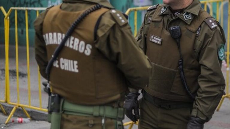 Detuvieron a 4 sujetos por tenencia ilegal de armas: Los pillaron en recinto abandonado de La Florida