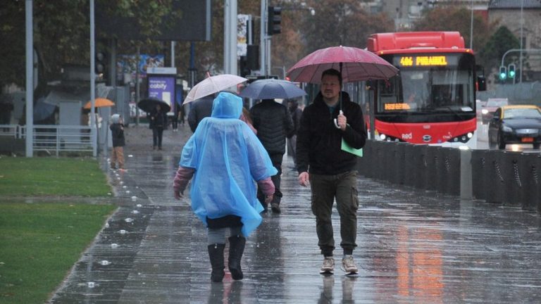 Vuelve la lluvia a Santiago: Revisa el día con pronóstico de precipitaciones en la RM