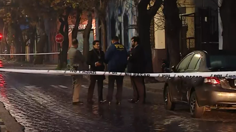 Funcionario PDI frustró abordazo a tiros en Santiago Centro: Se enfrentó a 3 sujetos