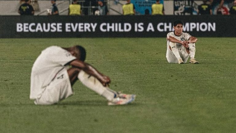 “Defensa de cartón”: Chilenos fueron en masa al Instagram del Midtjylland y defendieron a Darío Osorio