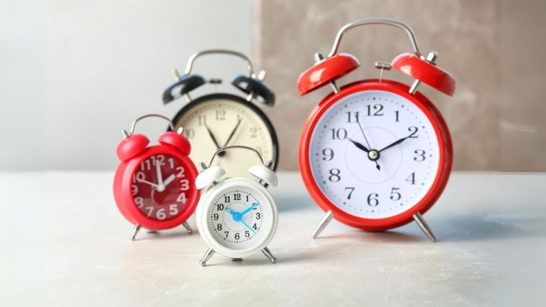 Se acerca el cambio de hora en Chile: ¿Se atrasan o se adelantan los relojes?