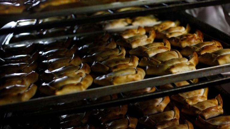 Eligen a la mejor empanada de Santiago: Local de Las Condes se convirtió en “digna ganadora”