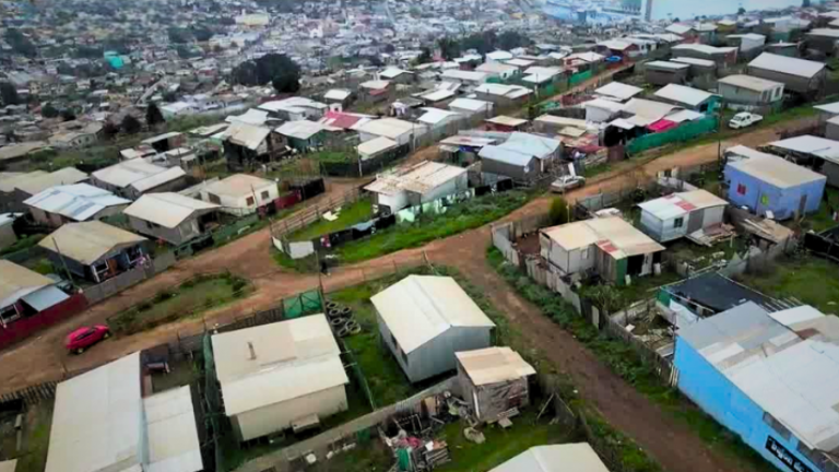 Sería en dos meses: Desalojo de “La gran toma” en San Antonio preocupa por escasez habitacional