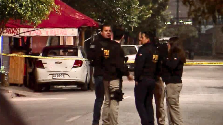 Recibió 20 disparos: Hombre murió acribillado adentro de su auto en La Pintana