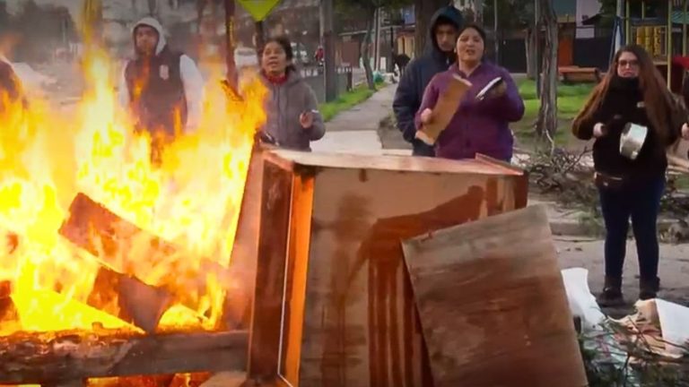 Continúan protestas por cortes de luz de hasta 6 días en Quinta Normal: “Es desesperante”