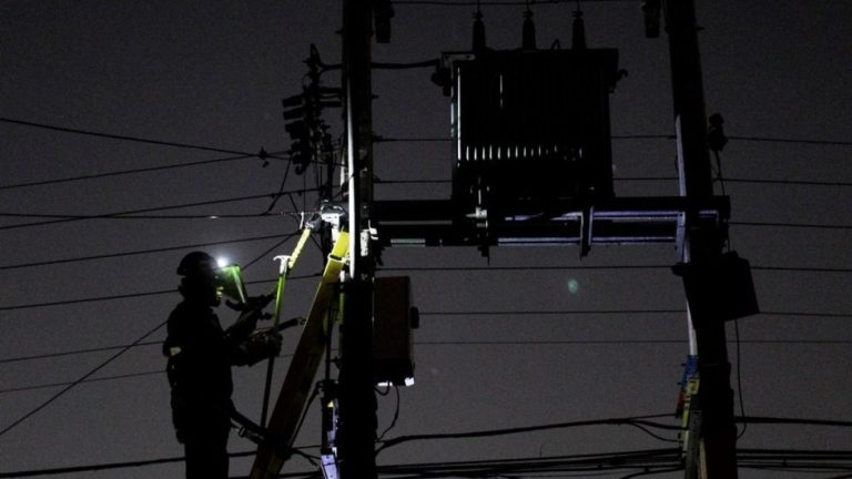 Sernac oficia a siete compañías eléctricas tras cortes de luz no programados por sistema frontal
