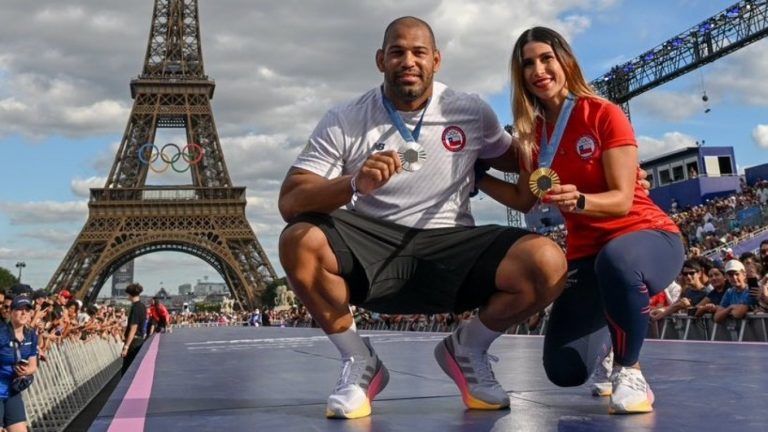 Gloria a los medallistas: Francisca Crovetto y Yasmani Acosta desfilaron en el Parque de los Campeones