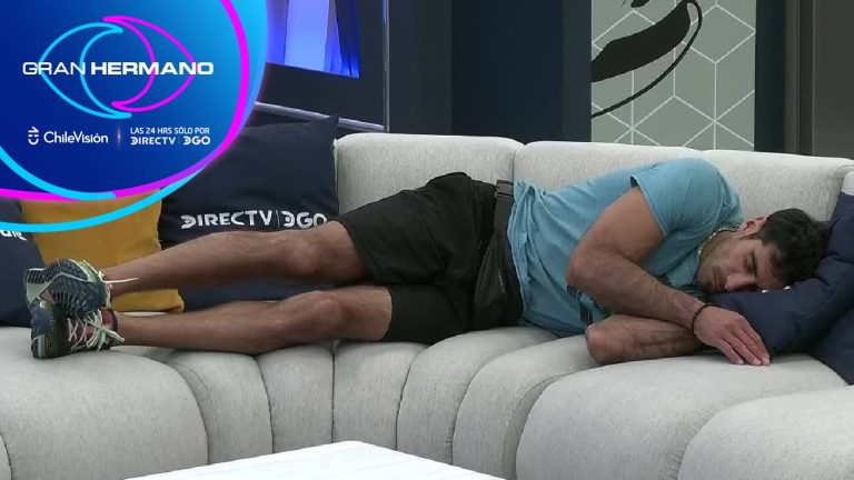 ¡No dio más! Pedro cayó rendido a dormir tras intensa tarde de entrenamiento