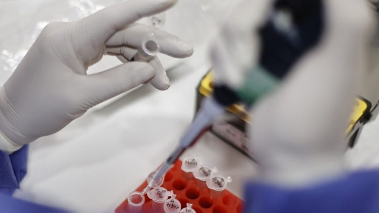 Posible caso de viruela del mono activa protocolo en Cesfam de Tomé