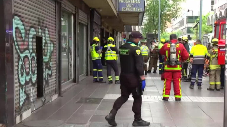 Hay otros dos lesionados: Emergencia por gas tóxico en galería de Santiago deja una persona fallecida