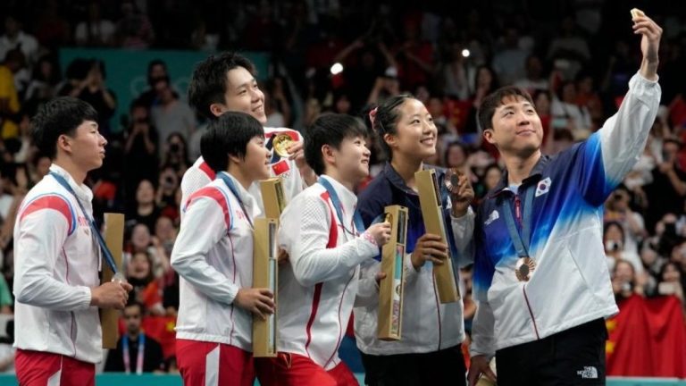 Por una selfie: Deportistas norcoreanos podrían ser sancionados al posar con surcoreanos en París 2024