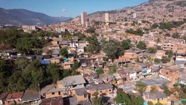 Dos detectives de la Policía de Investigaciones denuncian haber sido drogados y asaltados en Colombia