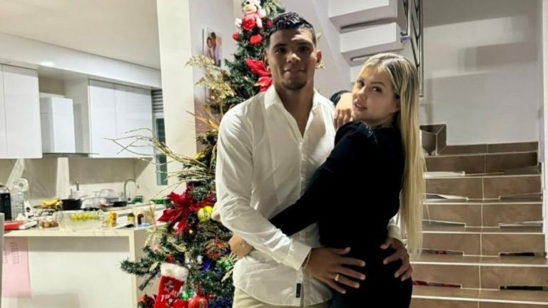 Es futbolista, enfrentó a Colo Colo en Libertadores y ahora acusó extorsión por íntima foto con pareja