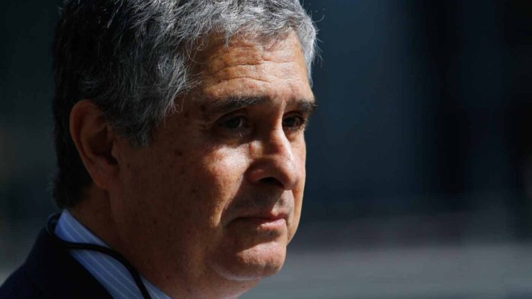 Caso Audios: Defensa de Luis Hermosilla recibe las 770 mil páginas con registros del celular del abogado