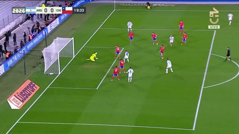 Peligro para Chile: Gabriel Arias salvó el arco de La Roja por partida doble