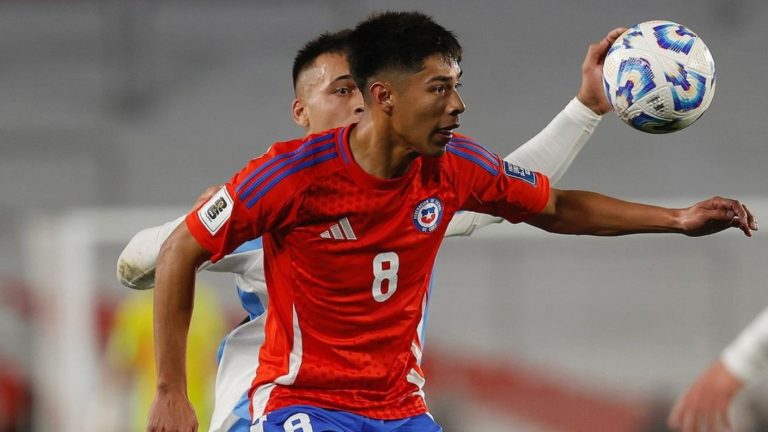 Rendimiento de Darío Osorio ante Argentina genera intenso debate en hinchas: “Que haga algo”