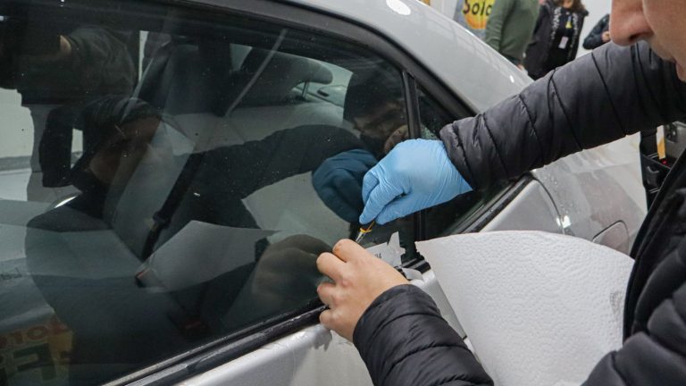 Vence el plazo: Qué vehículos deben tener el grabado de patentes obligatorio en septiembre