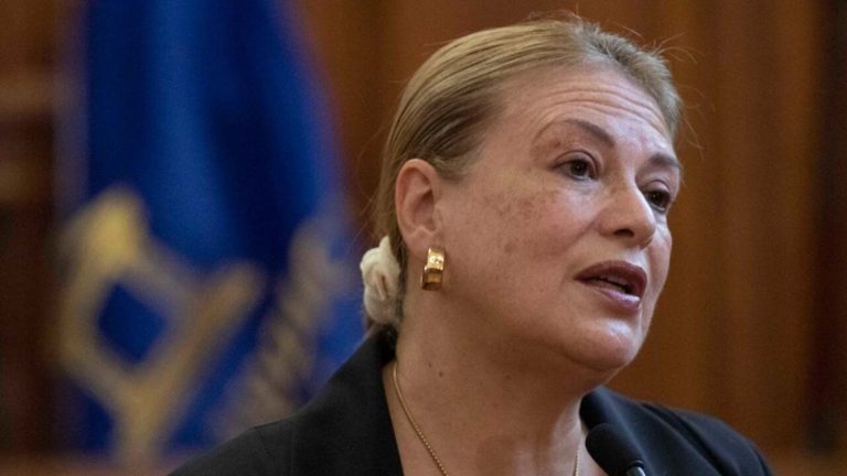 “Estoy buscando los antecedentes”: Ministra Vivanco entrega primeras declaraciones en medio de polémica semana