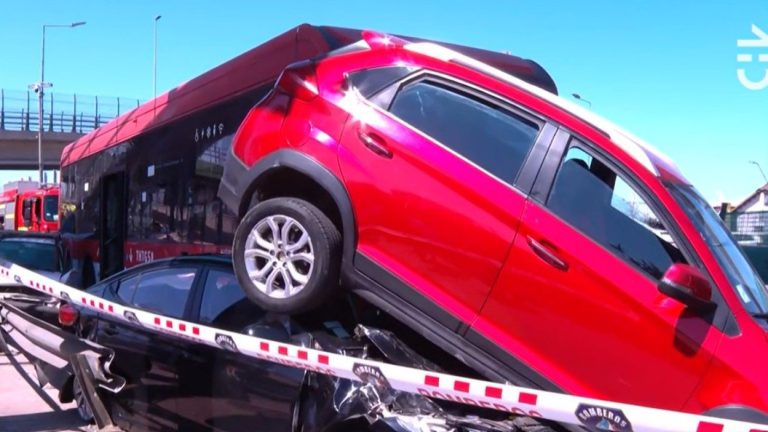 Grave accidente en La Cisterna: 10 personas lesionadas tras colisión múltiple
