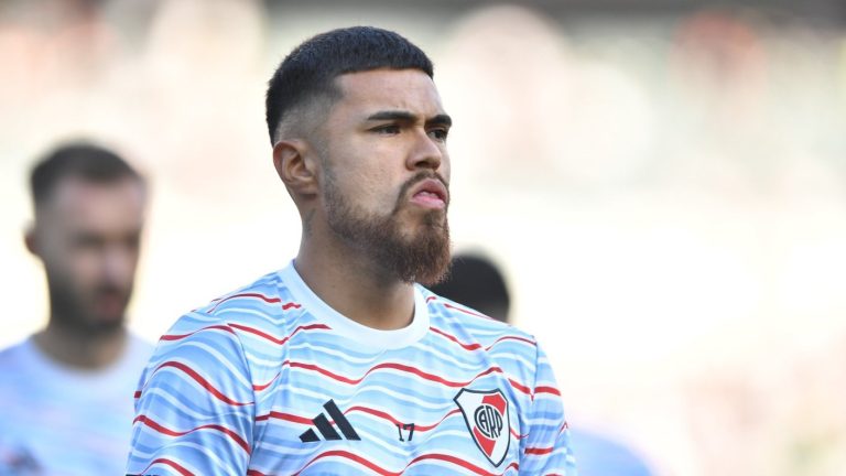 No lo perdonaron: Hinchas de River se fueron en picada contra Paulo Díaz tras grosero error