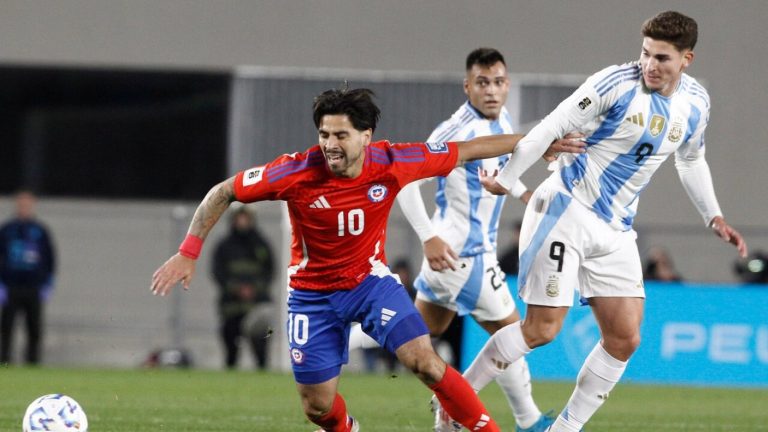 Chile recibe un duro cachetazo de Argentina y es goleado en el reinicio de las Eliminatorias