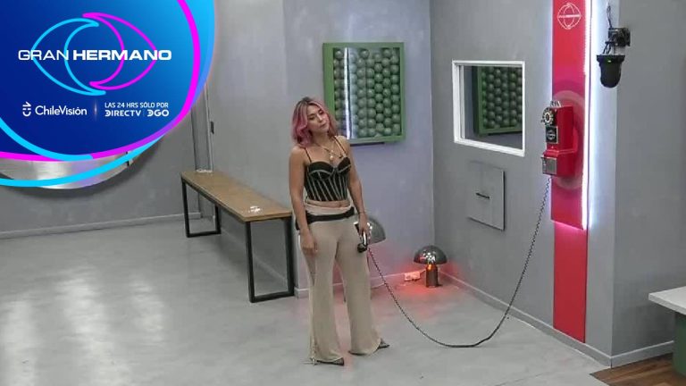 ¡Teléfono rojo dejó la grande! Carlyn debió mandar a jugador a placa y no puede ser salvado