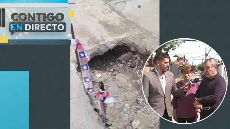 ¡Insólito! Vecino de Maipú no puede sacar su auto por enorme socavón que empresa provocó al arreglar una cañería