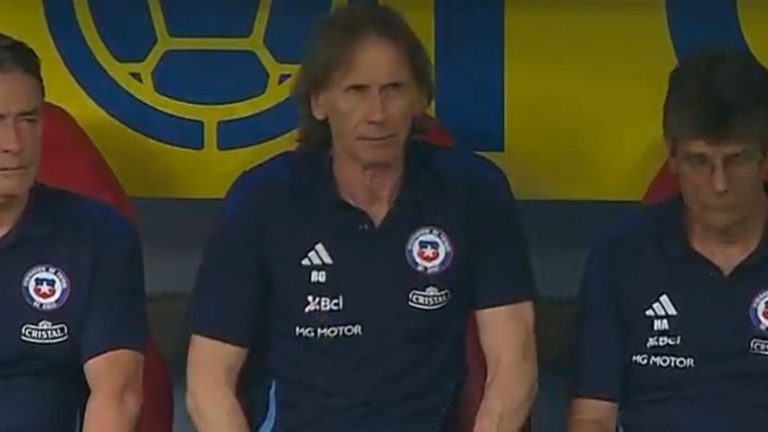 Inmóvil: Así reaccionó Ricardo Gareca al grave error de Chile que terminó en gol de Colombia