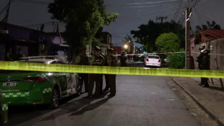Triple homicidio en Lo Prado: Investigan fatal balacera al interior de cité