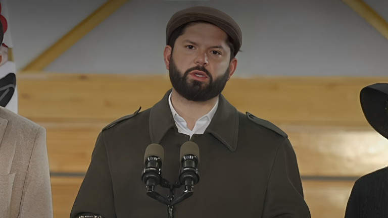 Pdte. Boric envía mensaje tras votar: “Tienen que estar a la altura del cargo”