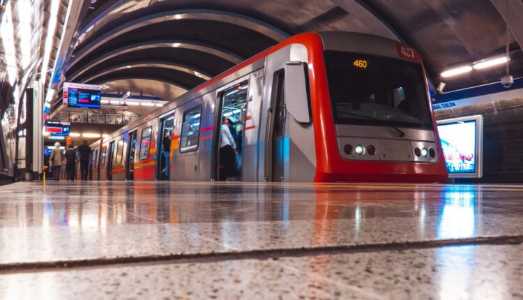 Metro de Santiago anuncia viajes GRATIS durante las Elecciones 2024