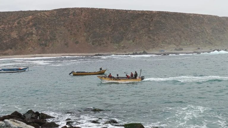 Hallan cuerpo de pescador desaparecido en Coquimbo tras volcamiento: Una segunda persona aún es buscada