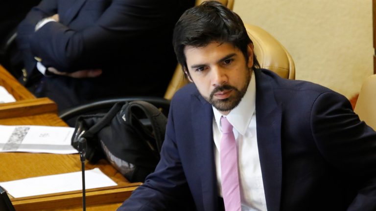 Joaquín Lavín se defiende tras allanamiento a su oficina: “Aquí no se ha cometido ningún delito