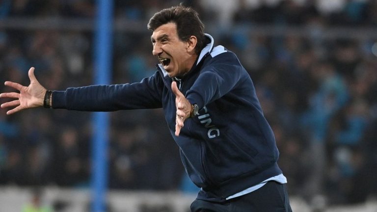 “Reverendo hijo de...”: Ex DT del fútbol chileno lanza explosivo comentario en plena conferencia