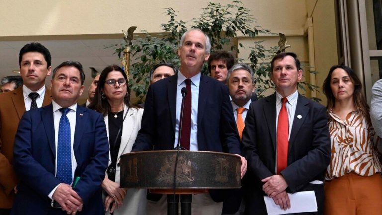 A un día del anuncio: Bancada RN desiste de Acusación Constitucional contra el presidente Boric