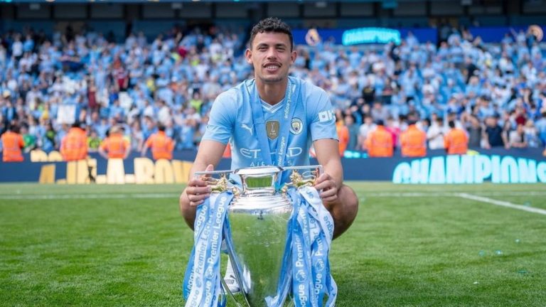 Futbolista del Manchester City fue detenido por altercado en discoteca: Fue acusado de robar un celular