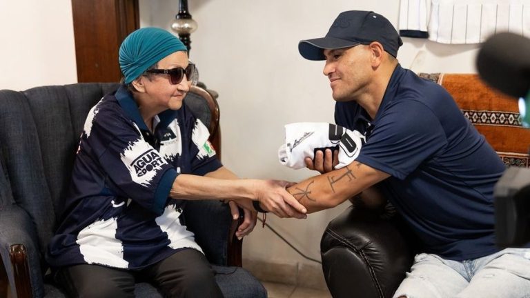 “Eres el mejor”: El emocionante gesto de Humberto Suazo con hincha que estremece a México