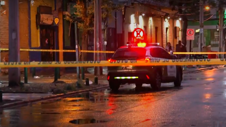 Encuentran cuerpo acribillado en plena calle de Estación Central: Fue baleado 6 veces