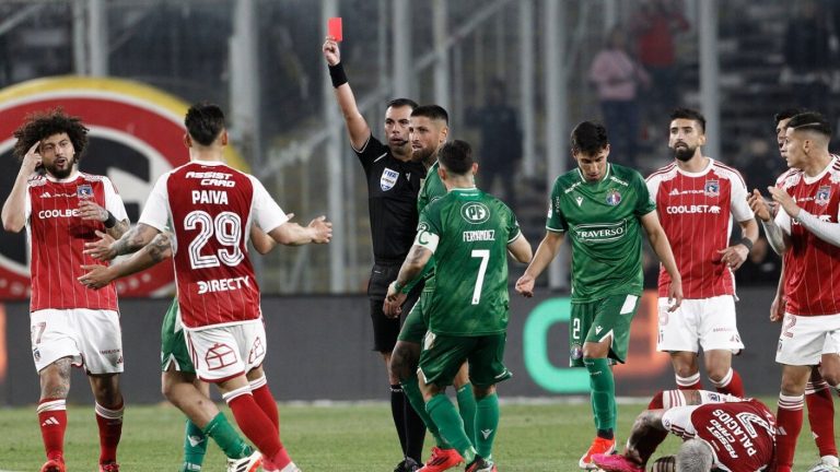 Árbitros de Colo Colo vs Audax acusaron robo de sus celulares en el Estadio Monumental
