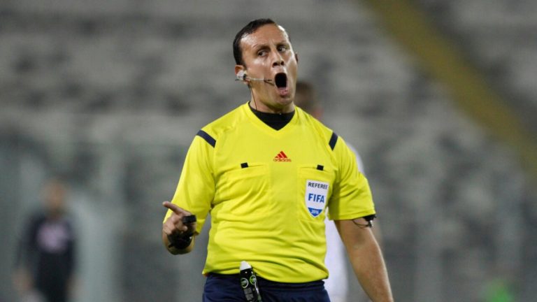 A tener en cuenta: El pésimo historial de Chile con el árbitro que dirigirá el partido ante Brasil