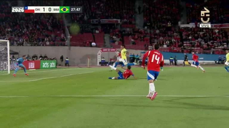 Lo tuvo Brasil: Maripán evitó el gol de Igor Jesus con quirúrgica jugada