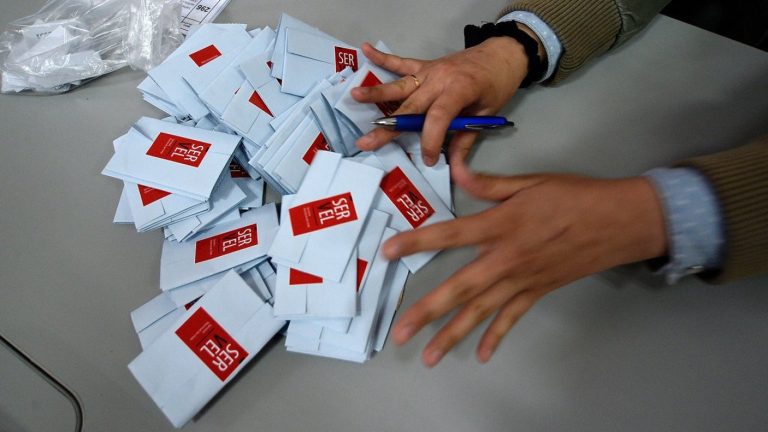 Nómina definitiva: Revisa con tu RUT si deberás ser vocal de mesa este 26 y 27 de octubre