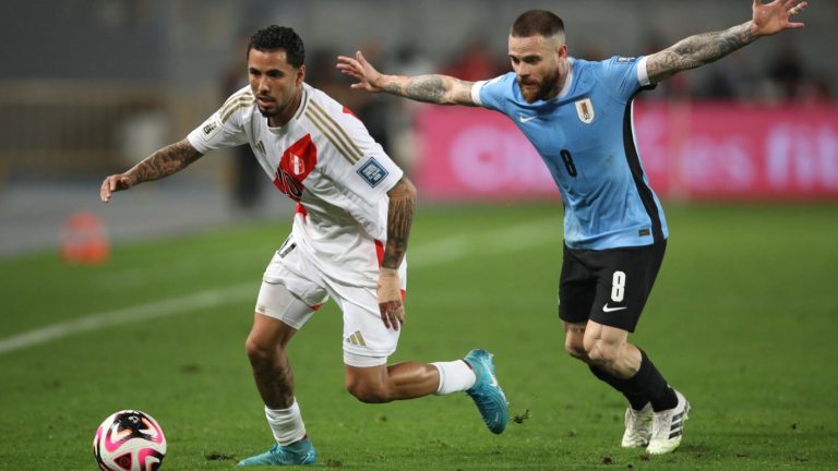 Agónico triunfo de Perú ante Uruguay dejó a La Roja en el fondo de la tabla de las Eliminatorias