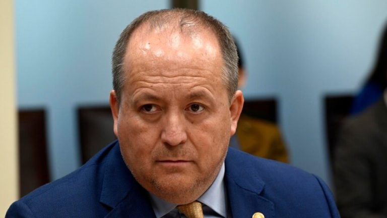 Caso Audios: Cuestionan a fiscal nacional Ángel Valencia por vínculo con Luis Hermosilla