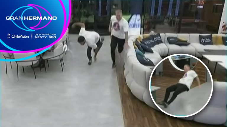 ¡Duro golpe! Felipe y Pedro sufrieron estrepitosa caída tras ir por el teléfono rojo