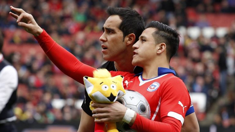 “Es el máximo orgullo”: Claudio Bravo y Alexis Sánchez alientan a La Roja con emotivos mensajes