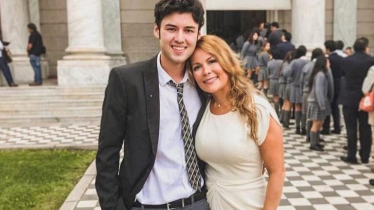 “Ojalá fuera broma”: Hijo de Cathy Barriga se enteró por redes sociales de su irrupción en plataforma para adultos